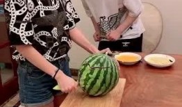 吃瓜小哥遭遇情侣分手,一场情感风暴席卷而来