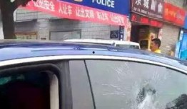 吃瓜群众救车,彰显人间大爱