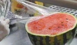 西瓜掉下吃瓜,西瓜掉下吃瓜记