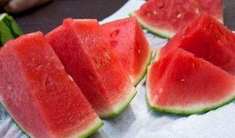 理发店吃瓜日常,揭秘发型师们的闲聊秘闻