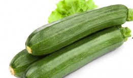 老王小花吃角瓜,共享田园生活美好时光