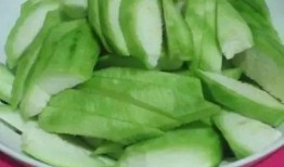 老王小花吃角瓜,共享田园生活美好时光