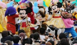 迪士尼乐园吃瓜视频大全,趣味美食大集合